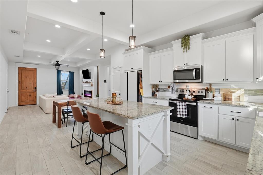 5625 Barkridge Drive, Granbury, TX 76048
