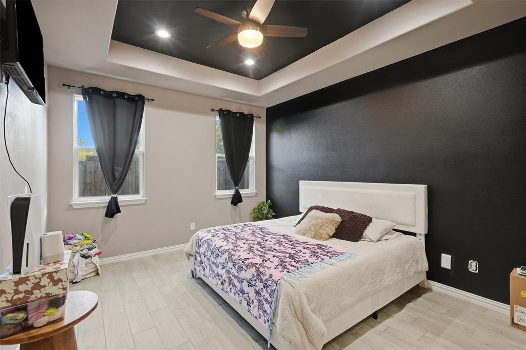 5625 Barkridge Drive, Granbury, TX 76048