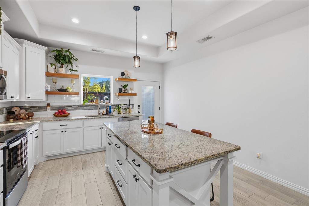 5625 Barkridge Drive, Granbury, TX 76048
