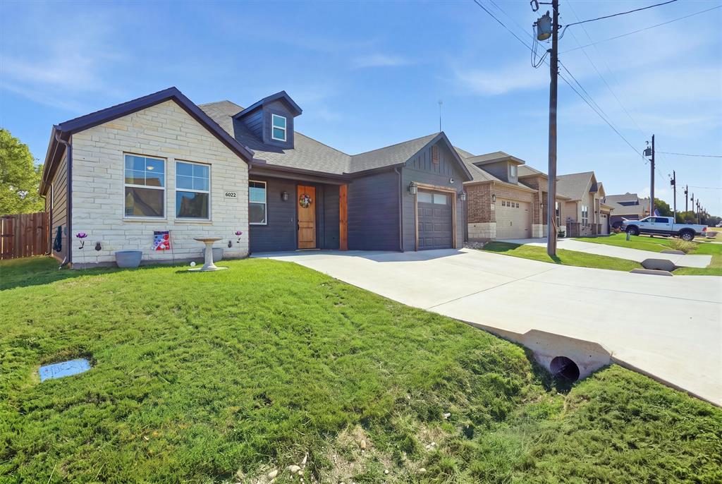5625 Barkridge Drive, Granbury, TX 76048