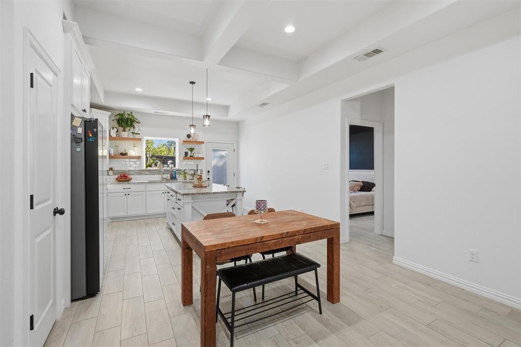5625 Barkridge Drive, Granbury, TX 76048
