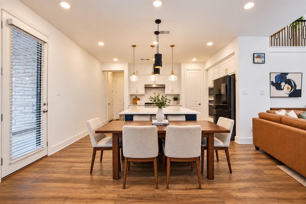 Eat-in dining room Eat-in dining room