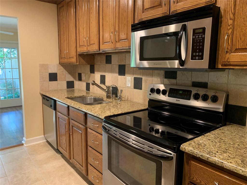plenty of cabinet space and granite counters