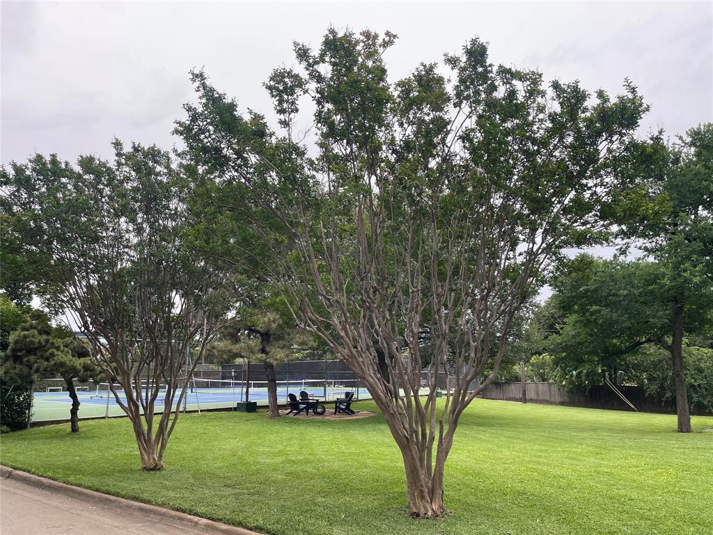 Hillcrest Villas boast of pool,clubhouse and tennis courts !
