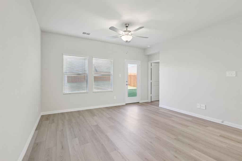 Photo is not of the actual home, but is an inspirational photo of builder’s model home and may depict options, furnishings, and/or decorator features that are not included.