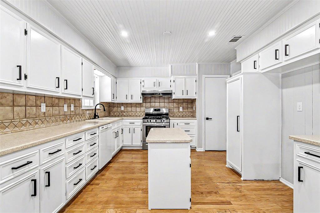 521 Cranbrook Lane, Grand Prairie, TX 75052