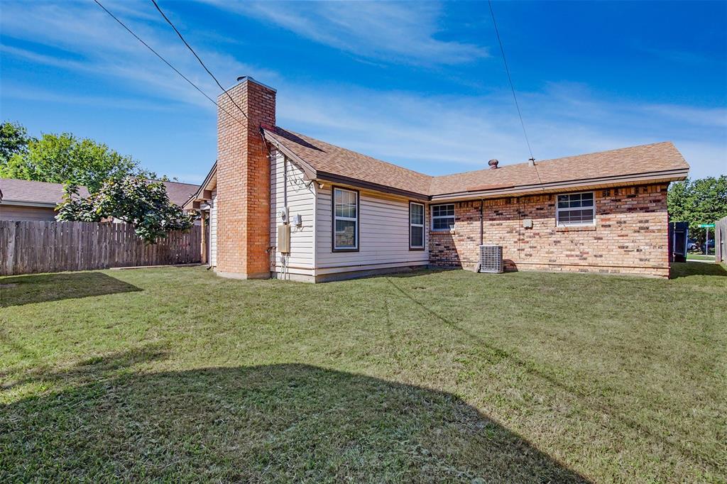 521 Cranbrook Lane, Grand Prairie, TX 75052