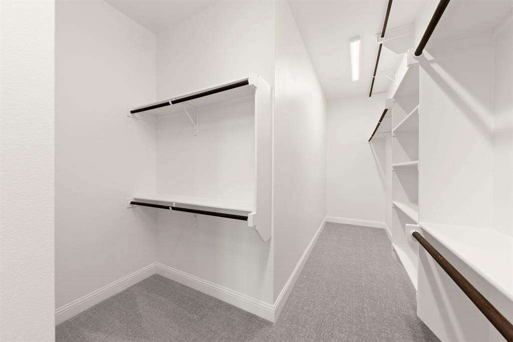24_24. 1328 David - Closet.JPG
