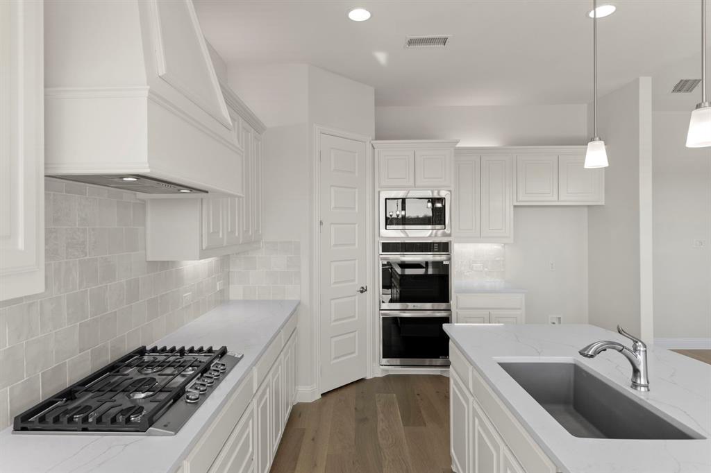 15_15. 1328 David - Kitchen (4).JPG
