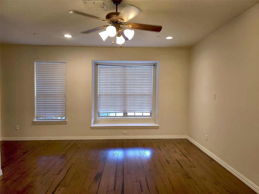 Wood-finish flooring, recessed lighting, multi-blade ceiling fan with integrated light fixture, window seat, and horizontal blinds