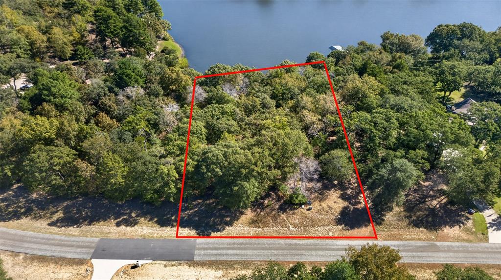 Wooded parcel featuring direct water frontage and mature trees Wooded parcel featuring direct water frontage and mature trees