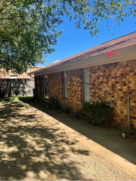 305 E Chestnut Street, Kaufman, TX 75142