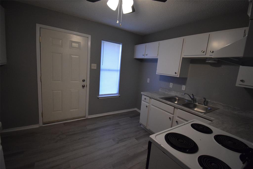 305 E Chestnut Street, Kaufman, TX 75142