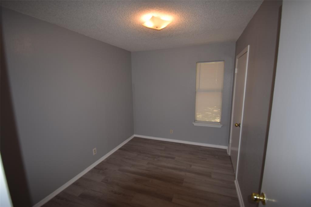 305 E Chestnut Street, Kaufman, TX 75142