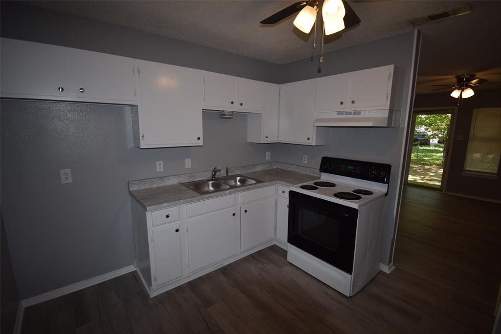 305 E Chestnut Street, Kaufman, TX 75142