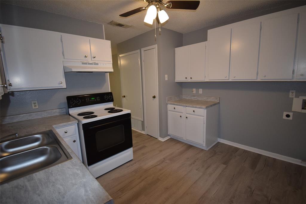 305 E Chestnut Street, Kaufman, TX 75142