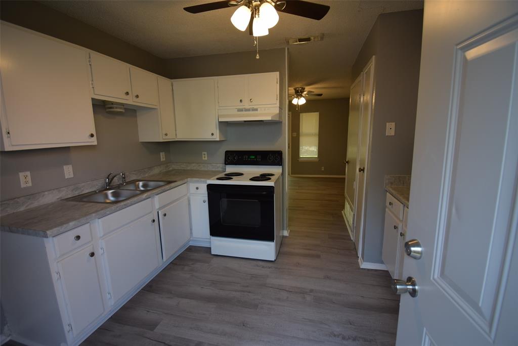 305 E Chestnut Street, Kaufman, TX 75142