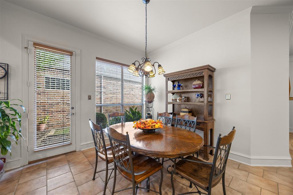 Large party or party of two.....the eating area provides space for either.