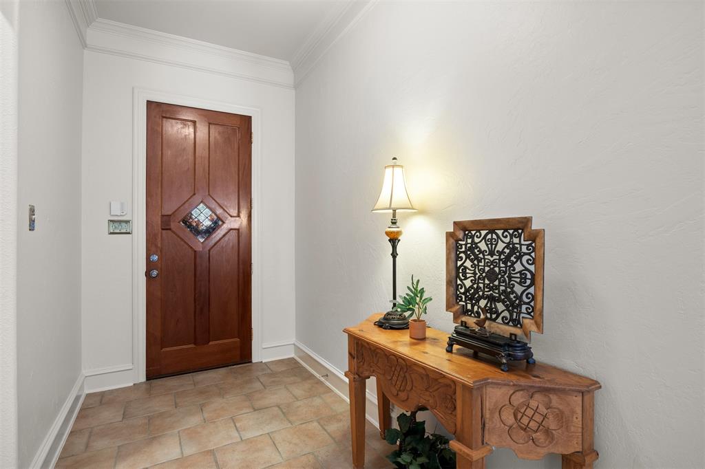 Spacious Entry to greet your guests.