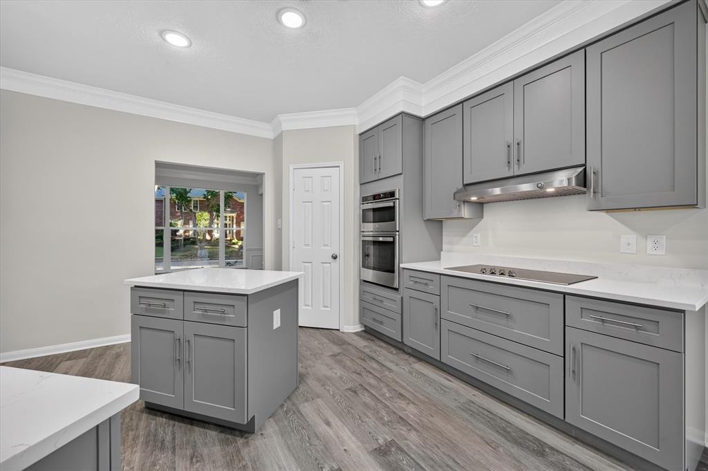 2312 Honeylocust Drive, Irving, TX 75063