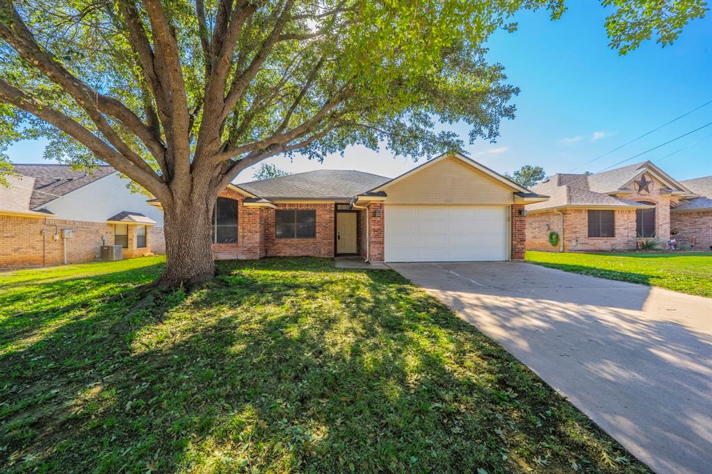 Lovely shaded front yard