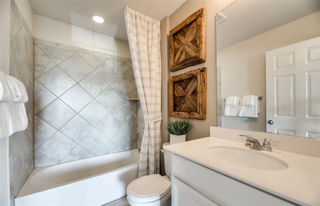 *Model Representation - Spacious secondary bathroom