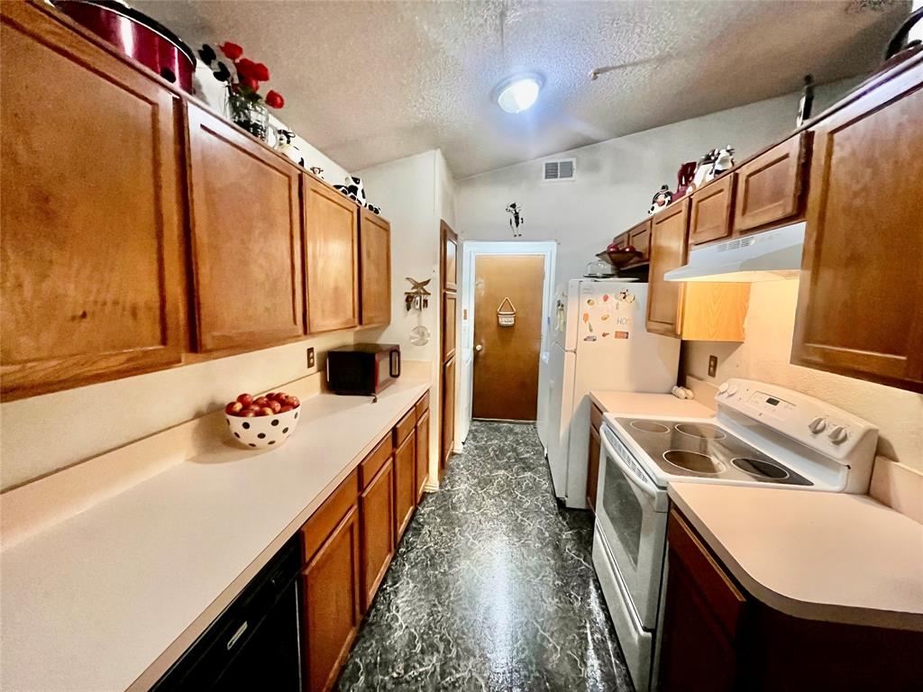 1116 Sandalwood Lane, DeSoto, TX 75115