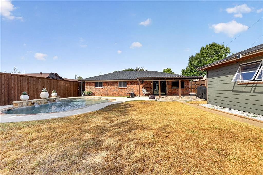 714 Hill City Drive, Duncanville, TX 75116