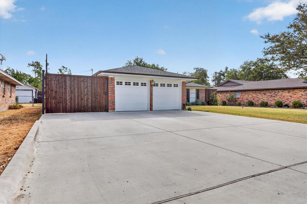 714 Hill City Drive, Duncanville, TX 75116