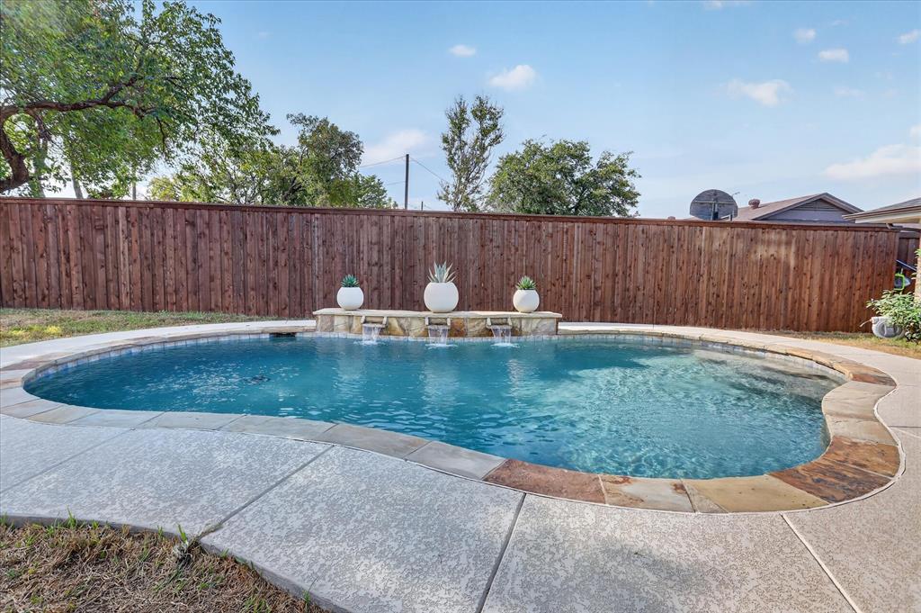 714 Hill City Drive, Duncanville, TX 75116