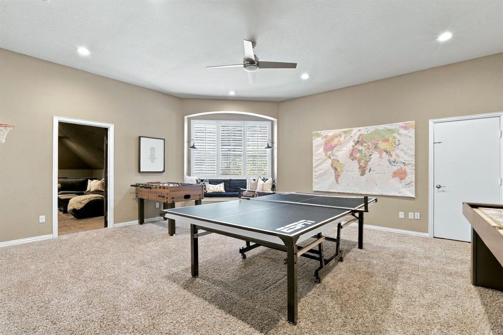 Expansive room featuring a built-in window seat, recessed lighting, ceiling fan, and carpeted flooring