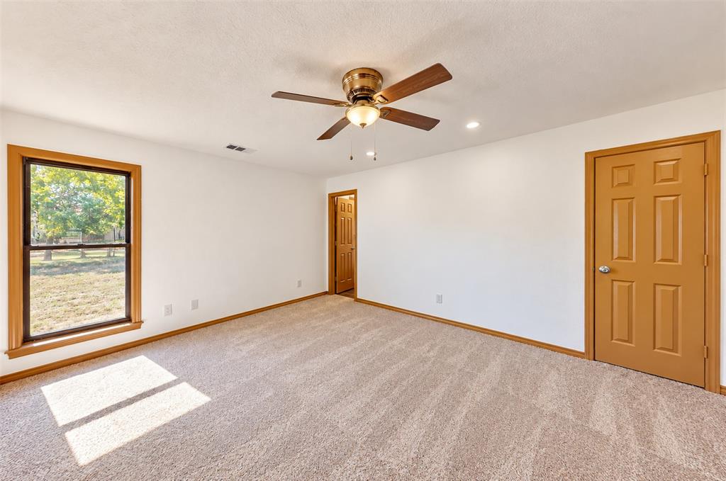 9720 Bluebonnet Drive, Scurry, TX 75158