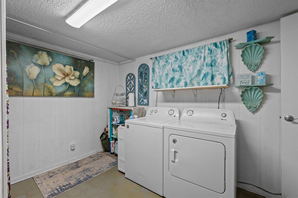 604 Crestview Drive, Granbury, TX 76048