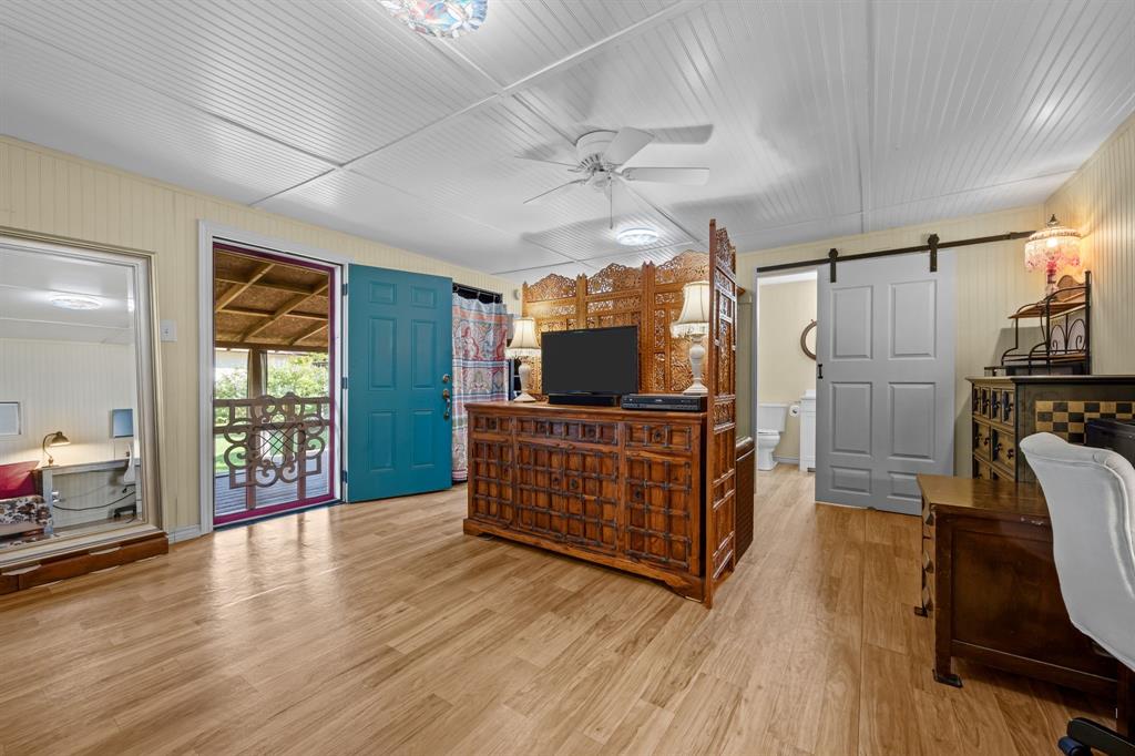 604 Crestview Drive, Granbury, TX 76048