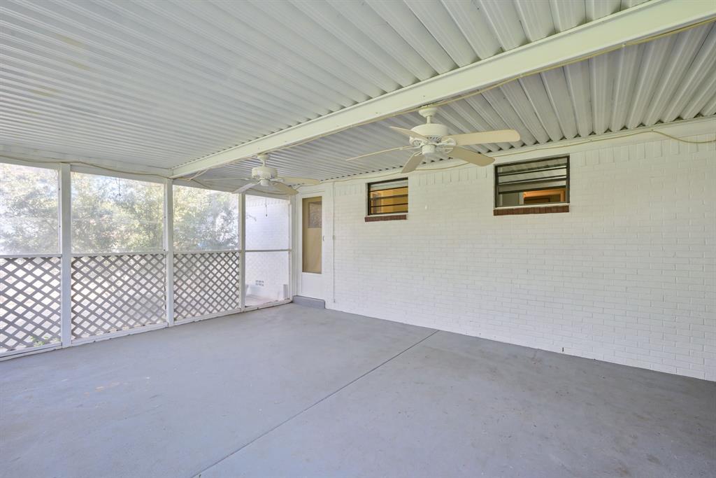 604 Crestview Drive, Granbury, TX 76048