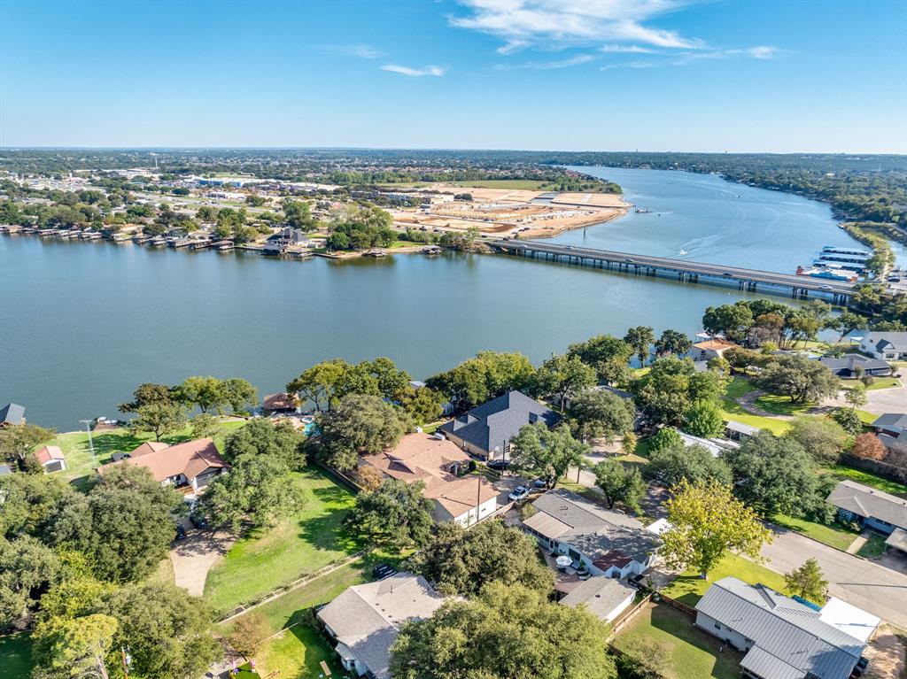 604 Crestview Drive, Granbury, TX 76048