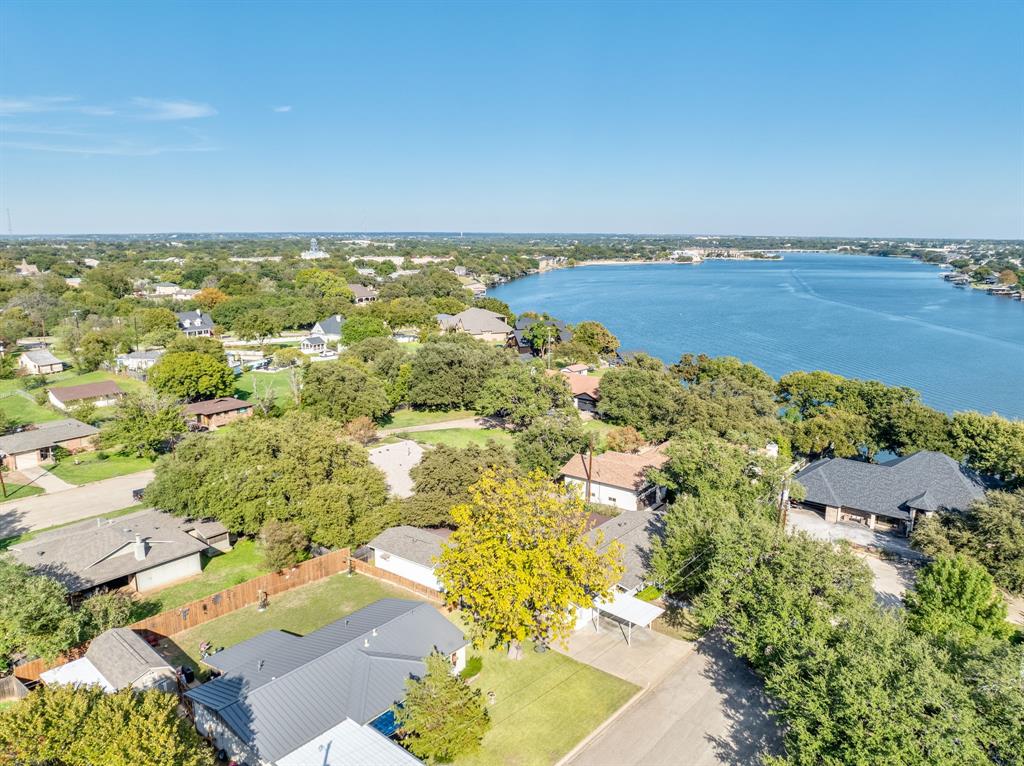 604 Crestview Drive, Granbury, TX 76048