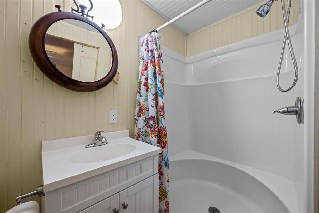 604 Crestview Drive, Granbury, TX 76048