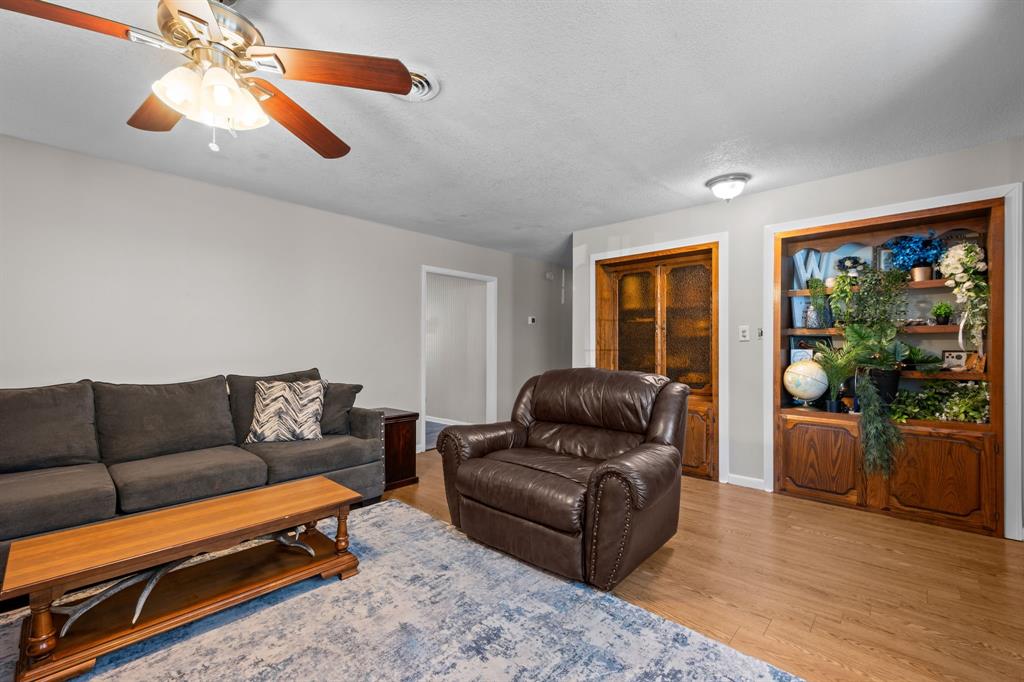 604 Crestview Drive, Granbury, TX 76048 604 Crestview Drive, Granbury, TX 76048