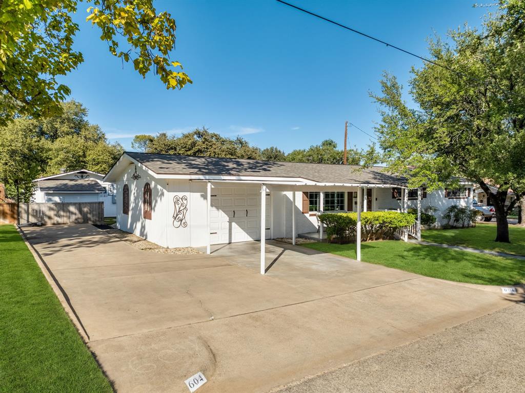 604 Crestview Drive, Granbury, TX 76048 604 Crestview Drive, Granbury, TX 76048
