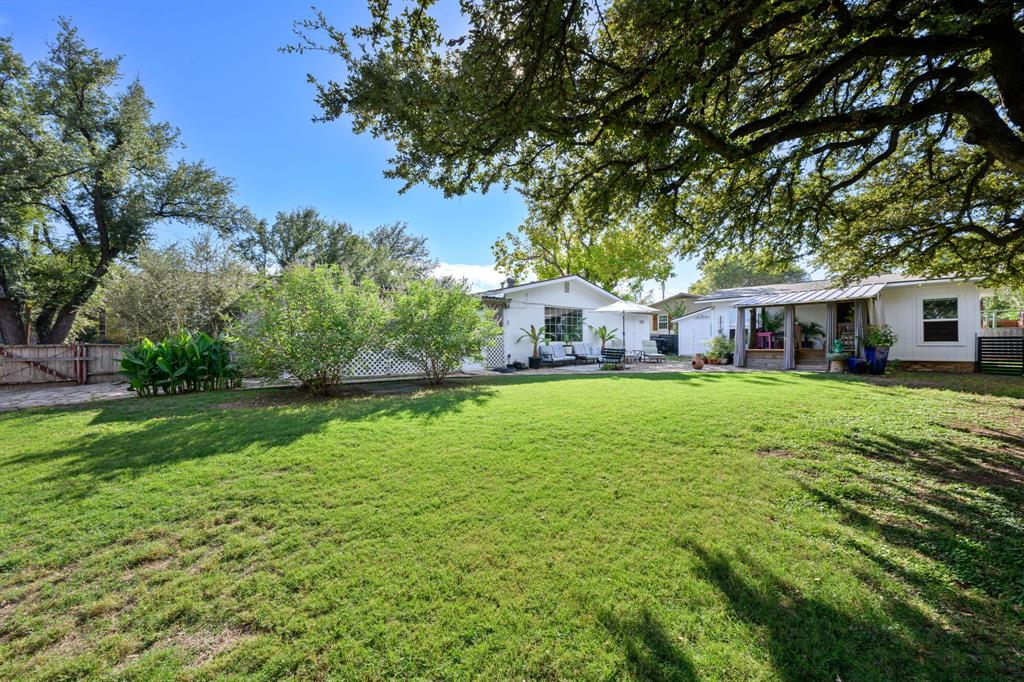 604 Crestview Drive, Granbury, TX 76048
