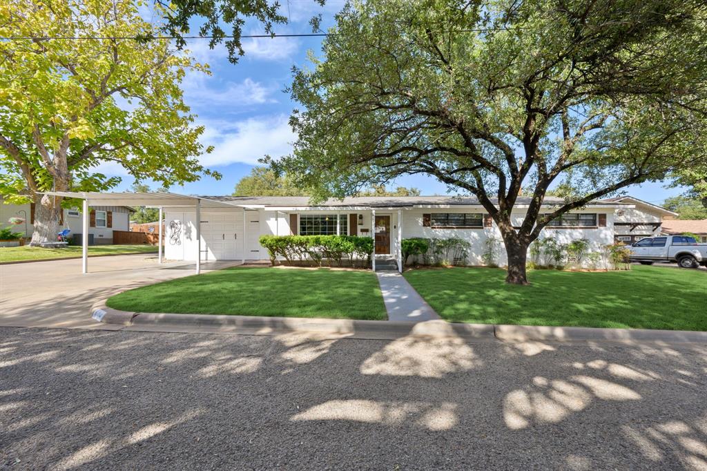 604 Crestview Drive, Granbury, TX 76048 604 Crestview Drive, Granbury, TX 76048