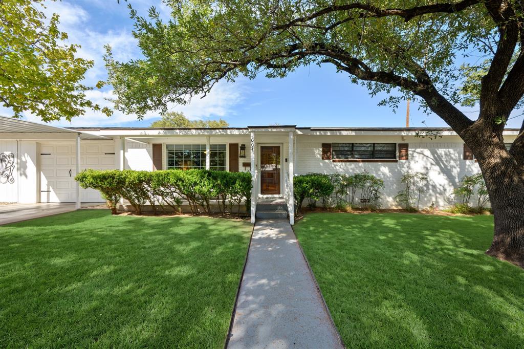 604 Crestview Drive, Granbury, TX 76048 604 Crestview Drive, Granbury, TX 76048