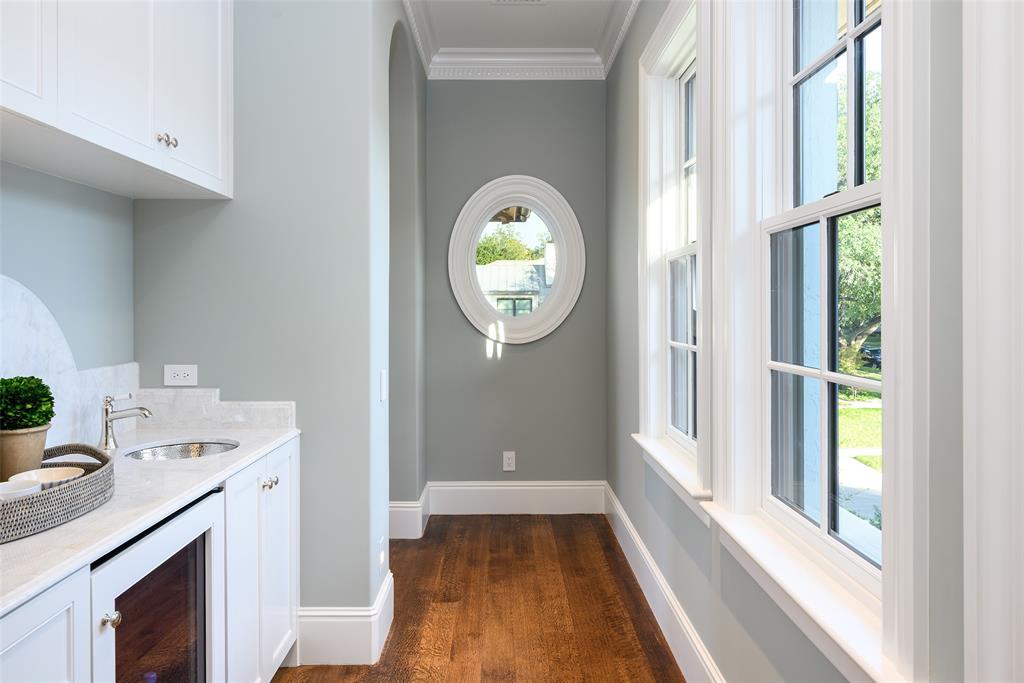Primary Entry & Bar
