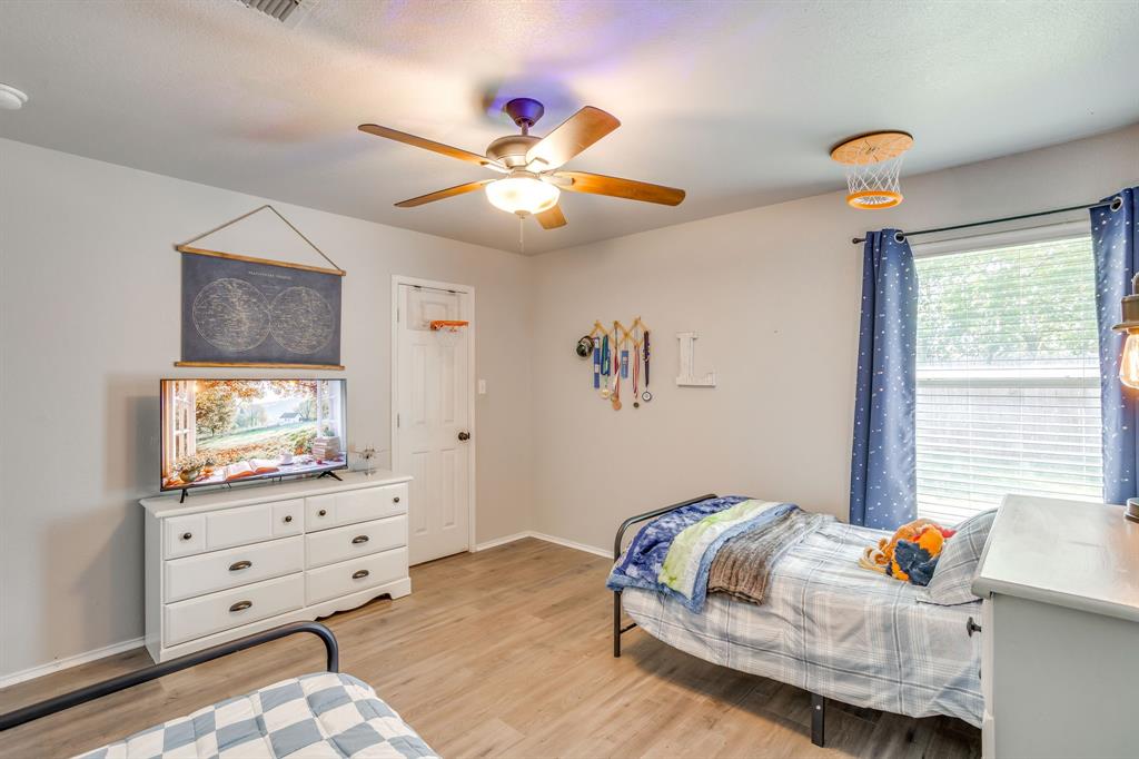 4002 Sapphire Lane, Granbury, TX 76049