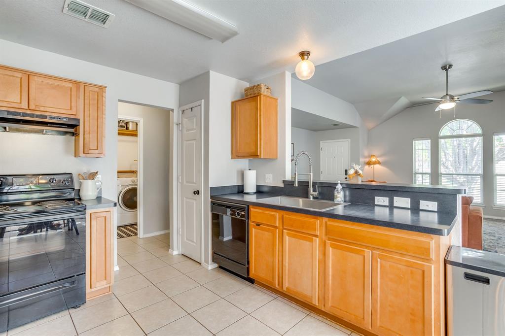 4002 Sapphire Lane, Granbury, TX 76049