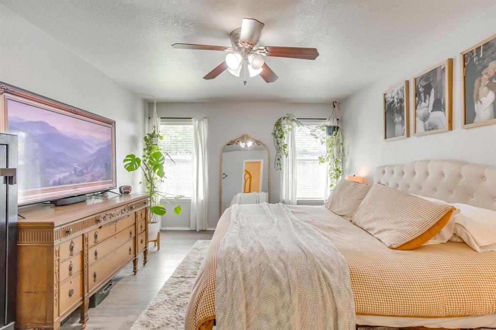 4002 Sapphire Lane, Granbury, TX 76049