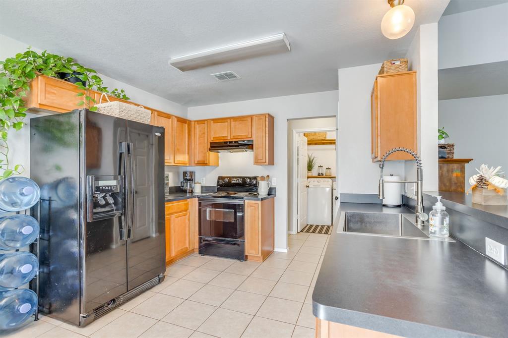 4002 Sapphire Lane, Granbury, TX 76049