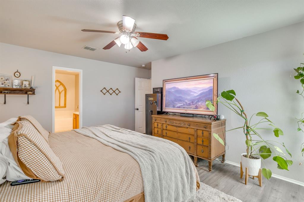 4002 Sapphire Lane, Granbury, TX 76049