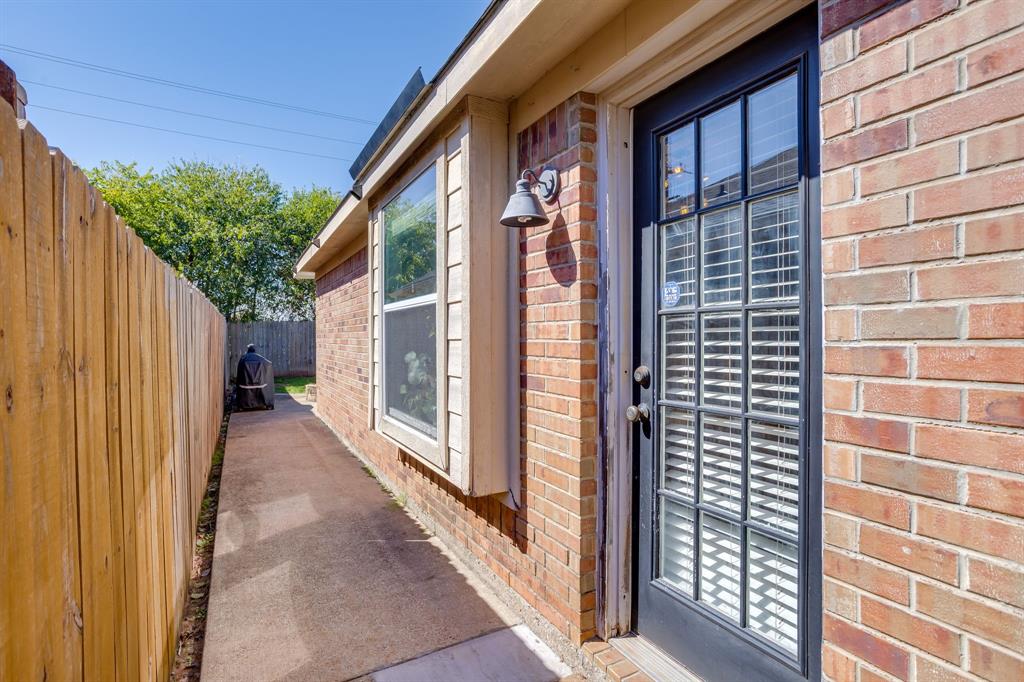 4002 Sapphire Lane, Granbury, TX 76049